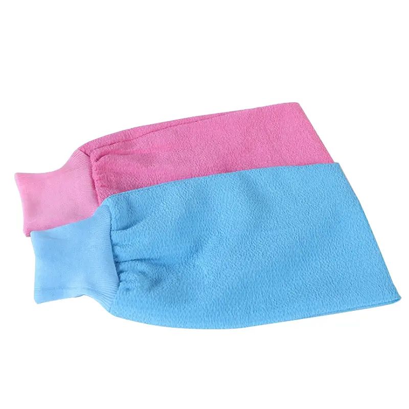 磨砂毛巾布在浴缸中摩擦泥土,不会疼痛